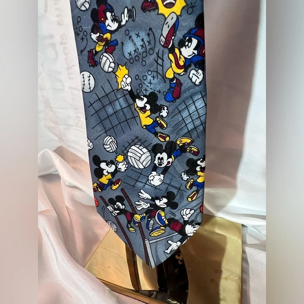 DISNEY Mickey Tie Unlimited SPORTS. The Tie Works 100% Polyester NEW